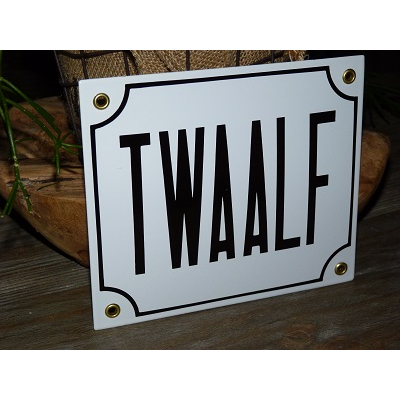Huisnummerbord 18x15 nummers in letters 'TWAALF'