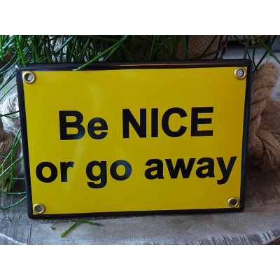 Emaille bord 'Be nice or go away'