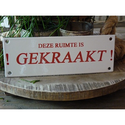 Emaille bord 'Deze ruimte is gekraakt'